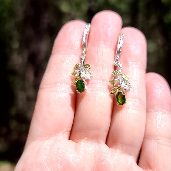 Stunning Chrome Diopside & Peridot sterling floral earrings - Picture 13 of 15